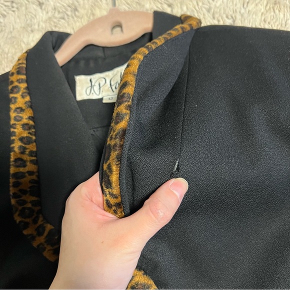 Vintage Blazer with Cheetah Trim - Picture 6 of 6